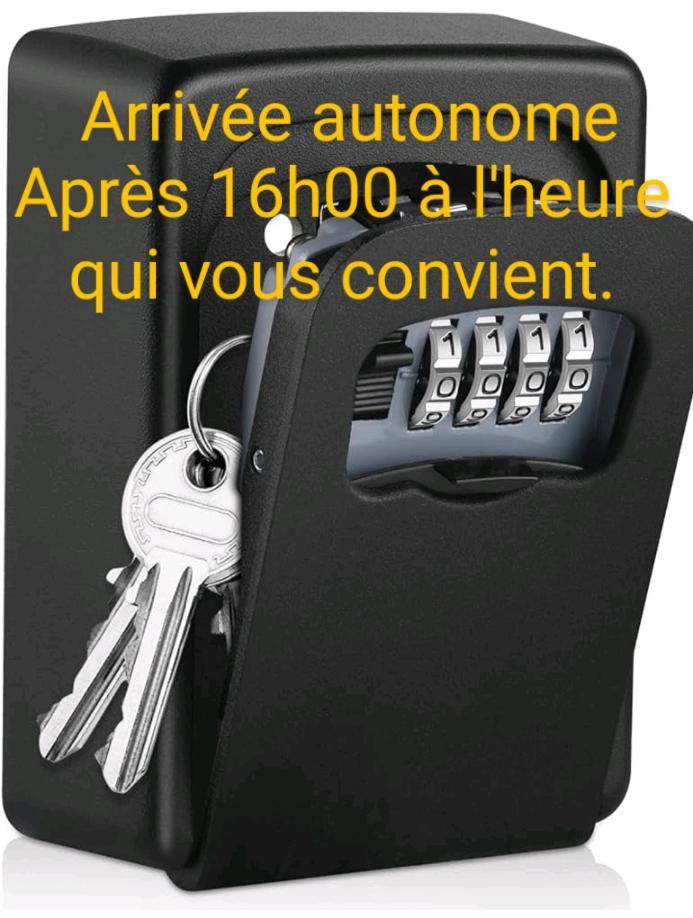 Maison Entiere Avec Parking, Garage Et Jardin Montluçon Exterior foto