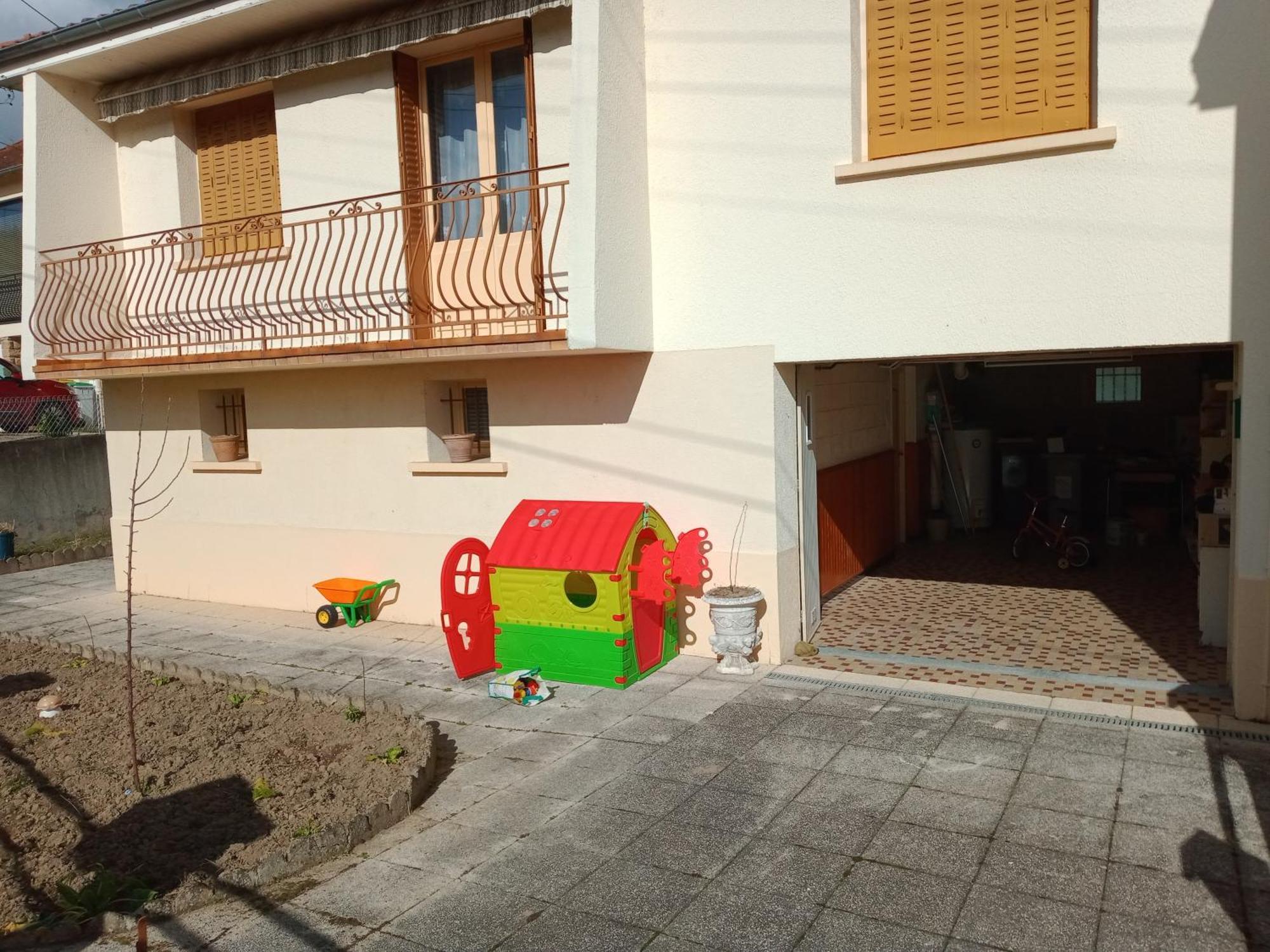 Maison Entiere Avec Parking, Garage Et Jardin Montluçon Habitación foto